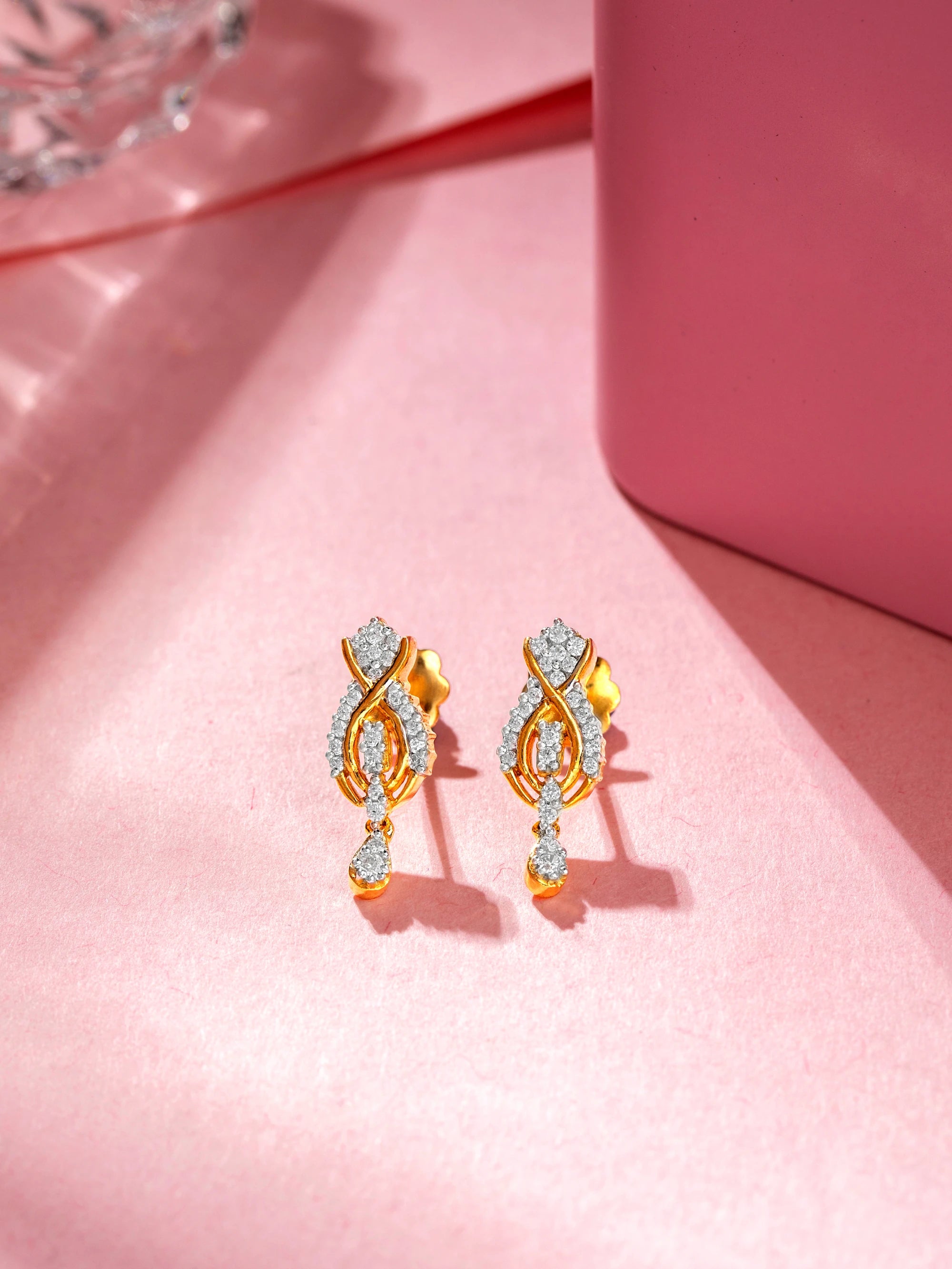 Elegant work diamond studs Saga Audiam