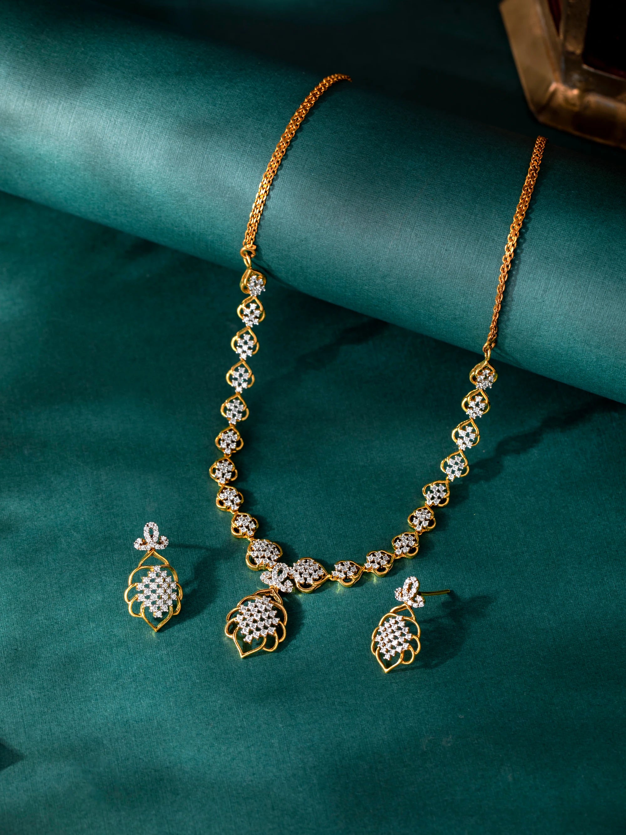 Diamond Cluster Necklace and Stunning Hanging Earrings Set: A Radiant Masterpiece Audiam